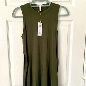 BCBG brand new green lightweight dress